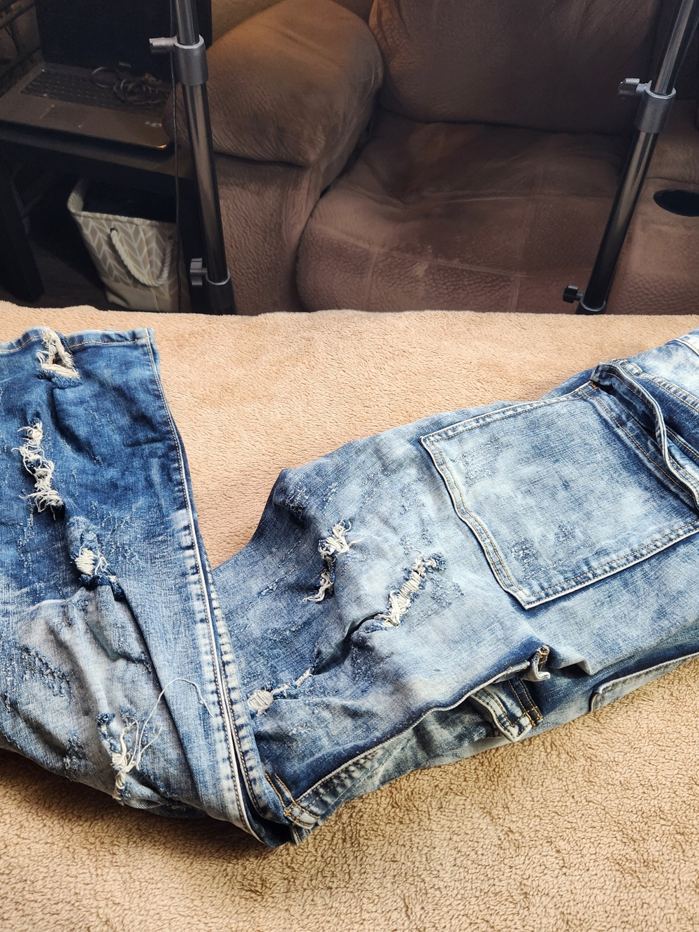 Men's Embellish Distressed Blue Denim Jeans 44/32